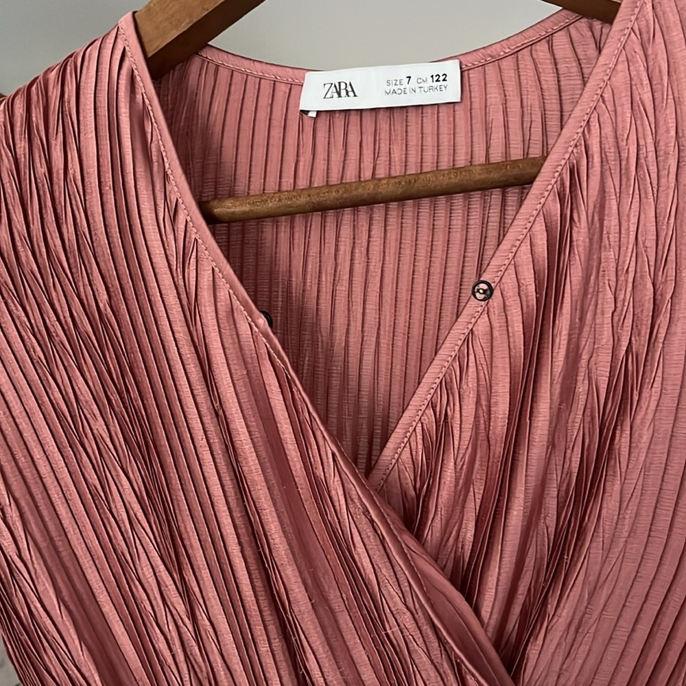 Girls ZARA jumpsuit shiny flowy pink